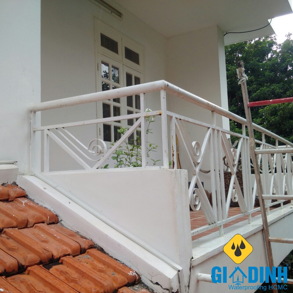 Bờ nóc bị thấm nước